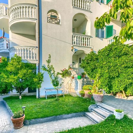 Apartmani Vukicevic Vodice Exterior photo